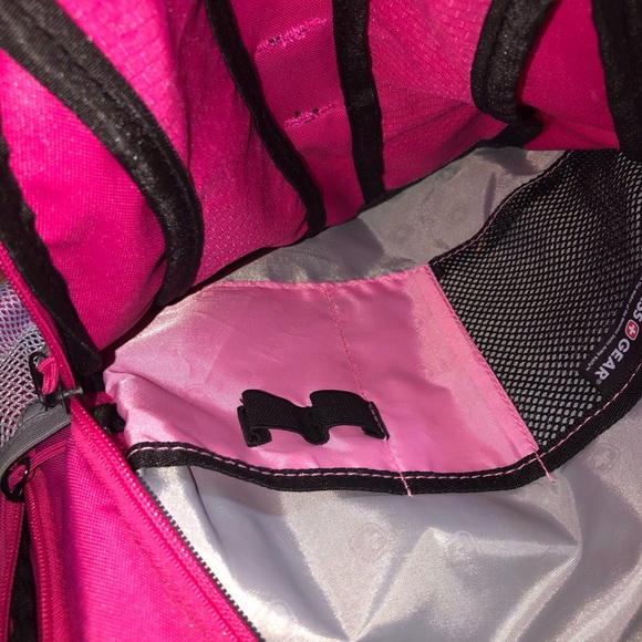 Pink Swiss gear backpack - Picture 3 of 4